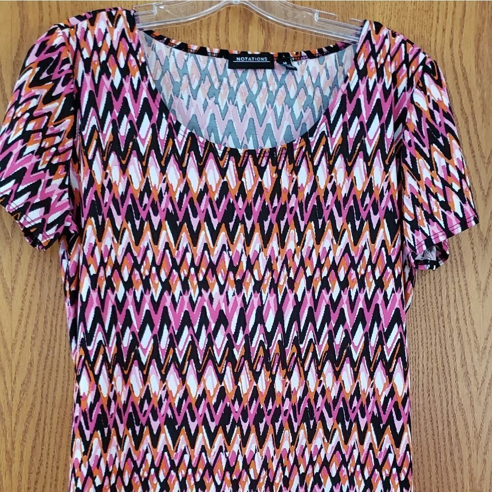 EUC Women's Colorful Chevron T-Shirt Sz M